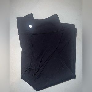 Lululemon size 8 black capris